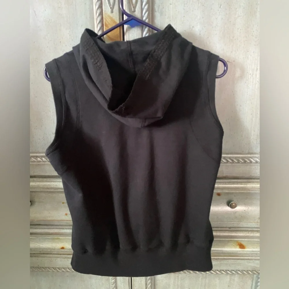 Oleg Cassini Black Sleeveless Hoodie - Picture 4 of 8